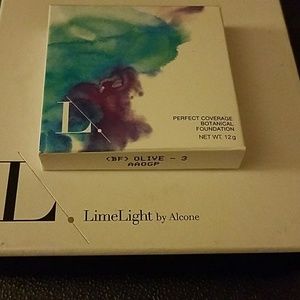 NWT olive 3 foundation